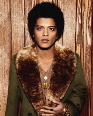 Bruno Mars Instagram - EL CAPITAN FUEGO!!! 🔥 Eat your heart out @teddysphotos ! This shit ain’t a game! I Do this! I ain’t new 2 this! I’m true 2 this! #THIS #KeepUp #SwagWars 🔥 🧯  #Frikikikikikiki!!!