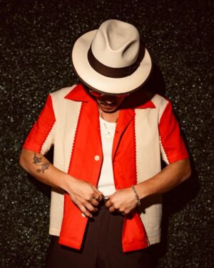 Bruno Mars Instagram - Drinks in Florida! 🍹 🌴