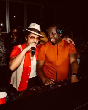 Bruno Mars Instagram - Drinks in Florida! 🍹 🌴