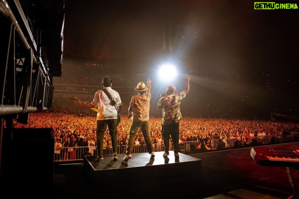 Bruno Mars Instagram - Thank you Japan for everything!!! I love you ♥ 🇯🇵🫰