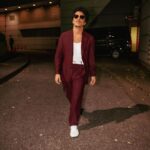 Bruno Mars Instagram - excuse me… 📸 pardon me… 📸watch out… 📸✌️ jus a lil baby suit moment for these tokyo streeeeeeetssss. 😎