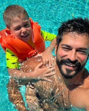 Burak Özçivit Instagram - ☀️🐥