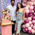 Burak Özçivit Instagram - Aşkım İyiki 💜🤍 … Nice senelerin olsun kuzum seni seviyorum ve seviyoruz👨‍👩‍👦‍👦 #happybirthday 🎉🎁🎂