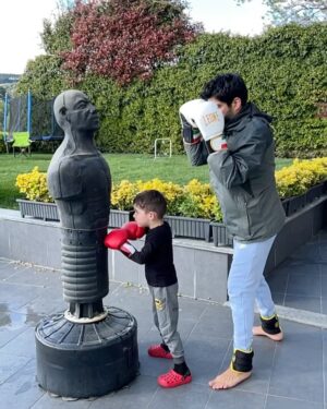 Burak Özçivit Instagram - 23 Nisan boxing time with my bro 🥊 @karanozcivit