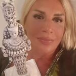 Çiğdem Tunç Instagram - Gecenin sonu.. 2.Efes Tiyatro Festivali Hasan Öztürk Onur Ödülü.. Minnettarım ,onur duydum.. @egetiyatrolarbirligi @efesselcukbel @efesselcukktiyatrofestivali @erolnamdar @filizceritoglusengel @cigdemtunctiyatrosu @sureyyagokhan
