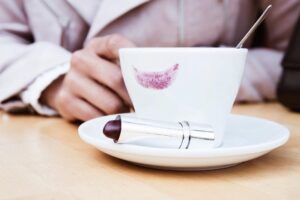 Élodie Ortisset Instagram - @miss_europe (•••) Un café et une beauté s'il vous plaît ! Nouvelle collaboration avec la marque @miss_europe, que j'apprécie particulièrement pour son rapport qualité prix !