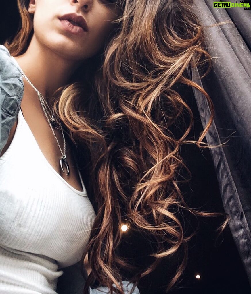 Élodie Ortisset Instagram - Stunning hair ⬇ ••• Extensions & balayage californien par @malikhairbeauty ❤ •••••••• Adresse : 24 rue de la république 31300 Toulouse, ou 40 cours de l'yser Bordeaux 33800 ! Je vous mets plus d'infos dans ma Story Instagram 💋comptent : Humilité, force, et volonté ! •••⠀ #Curly #LongHair #CaliLove #Women #HairStyle #Toulouse #balayage #Lifestyle #Photooftheday #Stunning #selfie Montauban