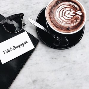 Élodie Ortisset Instagram - 📞
La semaine call pour le @ticketcompagnie se termine. Un ultime rendez-vous téléphonique demain, avant de raccrocher pour le week-end ! 
Au programme sport, & préparation d'un shooting presse !! ⠀
#Lifestyle #Entrepreneur #FinTech #FrenchTech #StartUp #Innovation