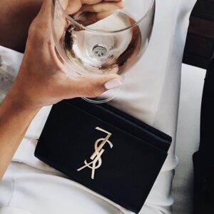 Élodie Ortisset Instagram - #sundaylazyday à Toulouse 🍸
~ Sur cette photo je porte un vernis de la marque @miss_europe ! Il s'agit de l'un de mes coups cœur que je vous ai présenté sur #Snapchat elodieortisoff 😊 ~ .
.• Je vous posterais plus de photos dans les prochains jours, et vous referais une démo sur #Snapchat dès Mercredi ! 
Pour celles que ça intéresse les produits sont : Made in France & Très accessibles ! Les tarifs oscillent entre 2€ et 15€, en fonction du produit :) ⠀⠀⠀⠀⠀⠀⠀⠀⠀⠀⠀ ⠀⠀⠀⠀⠀⠀⠀⠀⠀⠀⠀⠀⠀⠀ ⠀⠀⠀⠀⠀⠀⠀⠀⠀⠀⠀⠀⠀ ⠀ •#White | #Ysl | #Nails | #Wine | #Lazy | #Sunday | #NailsArt | #Nude | #MissEurope #Love | #MakeUp | #Lifestyle | #Toulouse | #MadeinFrance | #Photooftheday | #Manicure