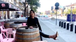 Élodie Ortisset Instagram - #entrepreneurlife : more on youtube 😂
À chacun sa #fastlife...
À défaut de jet et de sacs #hermès...ma fastlife c’est : challenge, passion et #humour !!!
••••
#Nopaynogain : Ayezzz les amis je boucle enfin mon dev, pour enfin basculer sur mes apps ! Et puisque qu’on boucle... ON LANCE 🔥🔥🔥
••••
Un grand merci au @hautlofts pour leur accueil et leur sympathie !
•••••
#Vidéo #Agency #agencylifestyle #entrepreneur #entrepreneurship #entrepreneurlife #womanentrepreneur #humour #influenceuse #lifestyle #movie #france #frenchtouch #frenchtech #digital #digitalmarketing #ceo #ceolife #agenceideale
