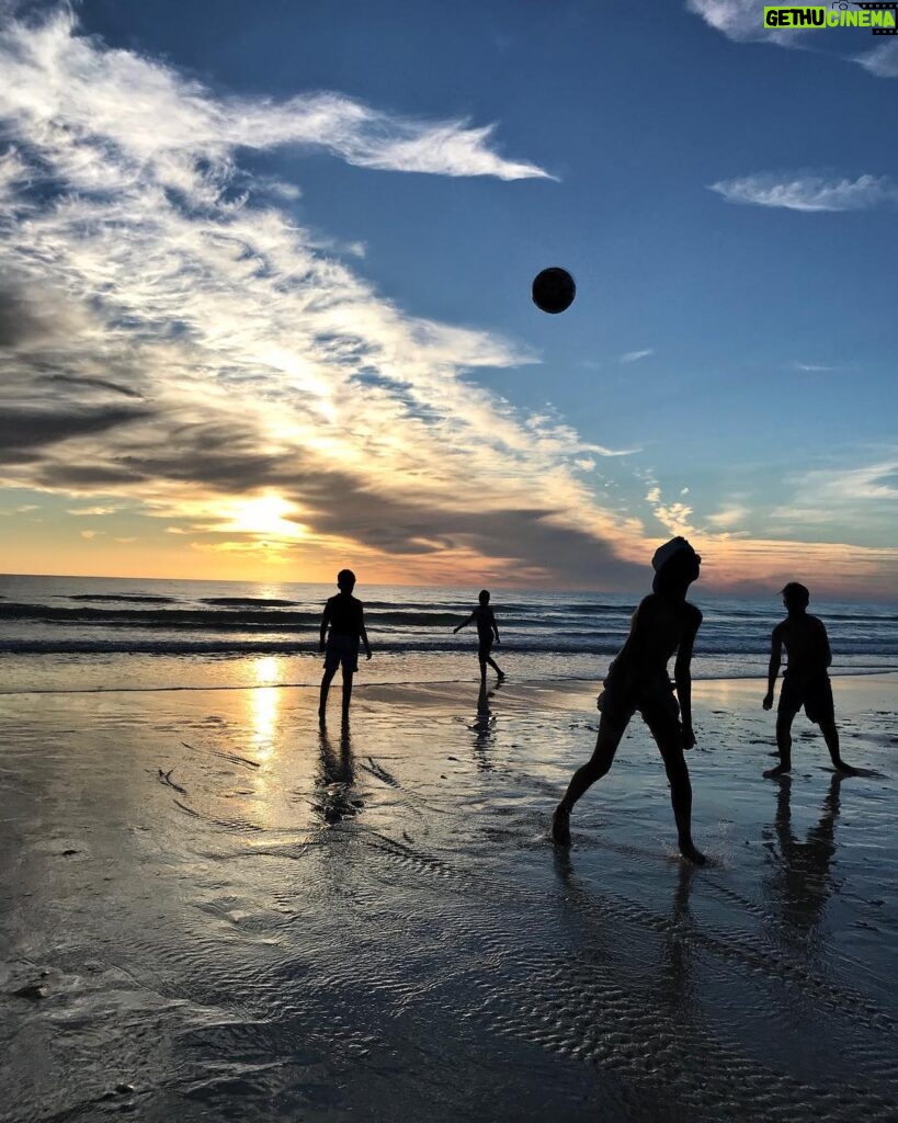 Élodie Ortisset Instagram - #worldcup Beyond oneself. Cohesion & espacially Unity. Sport’s one vector of values. Kids’re dreamin that they’ll become pro. And you, what’s your dream ? ••• ••• ••• #Alltogether #football #footballer #worldcup2018 #view #beachside #beachfootball #sunset #france #proudtobefrench #instagood #photography #details #saltwalter #colorful #colors #yellow #shadesofblue #sky #skyline #landscape #love #igersfrance #nofilter #lifestyleblogger #designer #america #canada Région Nouvelle-Aquitaine