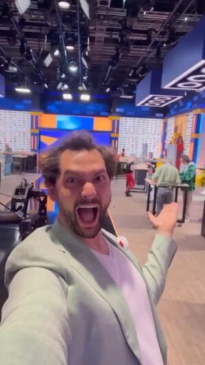 Éric Antoine Instagram - La magie de Noël ce soir avec le lancement de la nouvelle saison de #LegoMasters à 21h10 sur @m6officiel 🧱 🤩✨

Joyeux Noël les amis 🎄