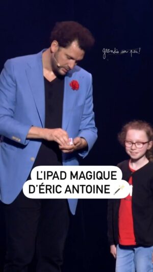 Éric Antoine Instagram - "C’est un iPad 6G, il y a des applications de dingue !" 😏 
Quand @ericantoineoff passe du virtuel au réel en faisant apparaître des objets grâce à un iPad aux fonctionnalités spéciales 😲 
 
"Éric Antoine, grandis un peu !", spectacle inédit, vendredi 29 décembre à 21:05