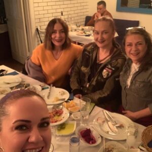 Özlem Akınözü Instagram - Loçka’larım benim♥️ @yesimguloffical @yasemaki @gulcinsant @guneshayat