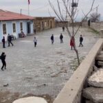 Özlem Akınözü Instagram - Batmandaki çocuklarımızında yüzlerini güldürebildik siz hayırseverlerimiz sayesinde🙏🏻🙏🏻👼 iyi ki varsınız @hayirkapisidernegii 🙏🏻