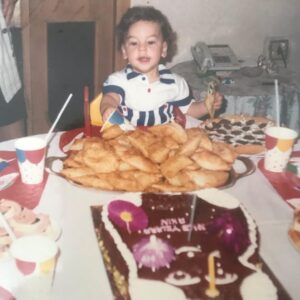 Özlem Akınözü Instagram - İyi ki doğmuşsun,iyi ki hayatımın en büyük hediyesi en eşsiz mucizesi sen olmuşsun🙏🏻Her yaş sana hayallerinin bile ötesinde güzelliklerle gelsin🙏🏻tüm hayallerin gerçek,tüm hedeflerin ulaşılır,başarıların sonsuz olsun♾DOĞUM GÜNÜN KUTLU OLSUN OĞLUM🙏🏻👏🏻👏🏻🎂✨✨✨♥️