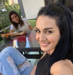 Özlem Yılmaz Instagram - The winner is... @mickey__mell 💞