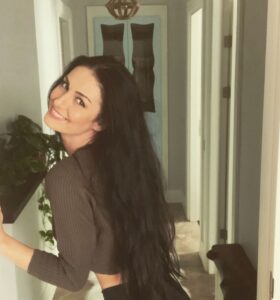 Özlem Yılmaz Instagram - Saç sefadan, tırnak cefadan uzarmış.. 🤔 Ben tırnaklarımın uzamasına fırsat vermeden yiyorum.. 😂😂😂 Çok iyi fikir 😂😂😂