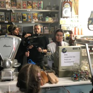 Ümmü Putgül Instagram - #turkbakkali kısa filmi sürprizlerle dolu oldu. 
Güzel senaryosu,ekibi,nezaketi ve yönetimiyle @ekremaydin__ la çalışma tanışma fırsatı ;

Yine yeni muhteşem arkadaşlar @sudeyyazici
@dogukaninceli @ottomandogan  kazanmak 

Çocuğumun babası eski beyim sevgili sanat yönetmenimle @samsakil 🤭 ilk kez bir sette birlikte çalışma şaşkınlığı ve keyfi 

And amazing German actress @nicolebelstlerboettcher .. Happy to meet you Happy to work with you 🤍

@emrahsakallioglu2 gerilla ruhu ve diğer sevgili ekip 🌼

Yine sevdiğim bir karakter sevgili "Firdevs" 💓 

23-24.03.2022 🌼
