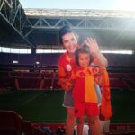 Ümmü Putgül Instagram - Tarihe ilk olarak geçsin ❤️ Hoş ben bir Beşiktaş taraftarıyım ama .. yavru aslan 🦁 günüydü 😌 Ali Sami Yen Spor Kompleksi Nef Stadyumu