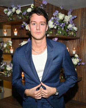 César Domboy Instagram - Stunning @diorbeauty dinner party with friends and fam to close the exciting @canneseries festival ✨
Many thanks to the great @jeromepulis & @fannybourdettedonon for gathering all these beautifully hilarious peeps❤️
@ohmybos 
@zzoimage 
@benoit_ponsaille