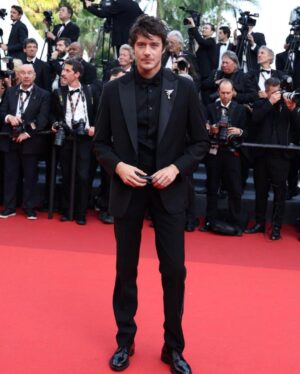 César Domboy Instagram - Astéroïde city premiere 🛸  @festivaldecannes thank you for inviting me ✨ and my best friend hehe
And many thanks to 
@fredjewelry 
@giorgioarmani 
@diorbeauty 
@persol
