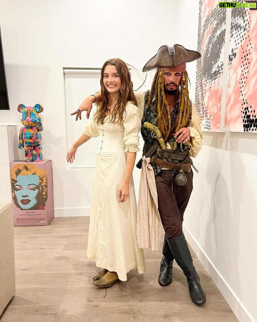 Cameron Dallas Instagram - *Captain Jack Sparrow & Elizabeth Swan ; Happy Halloween 🏴‍☠️
