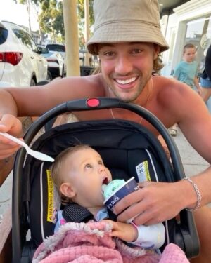 Cameron Dallas Instagram - Took a break from streaming my new song Used to Me to have a beach day w Capri
