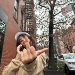 Camila Cabello Instagram - I’m team flip phone revolution . Maybe I can write the theme song guys 💪💪💪💪 Manhattan, New York