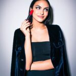 Camila Mendes Instagram - supporting @armanibeauty #acquaforlife last night with a familiar face ♥️ #armanibeauty