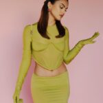 Camila Mendes Instagram - full drea cosplay in @versace for the #dorevenge premiere last night 💅🏽 photos by @cibellelevi