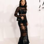 Camila Mendes Instagram - never thought i’d walk a carpet in moto boots as a 5’2 girlie but i loved every minute of it 🥾 was an honor to rep @coach at the CFDA awards with you @stuartvevers 🖤🖤