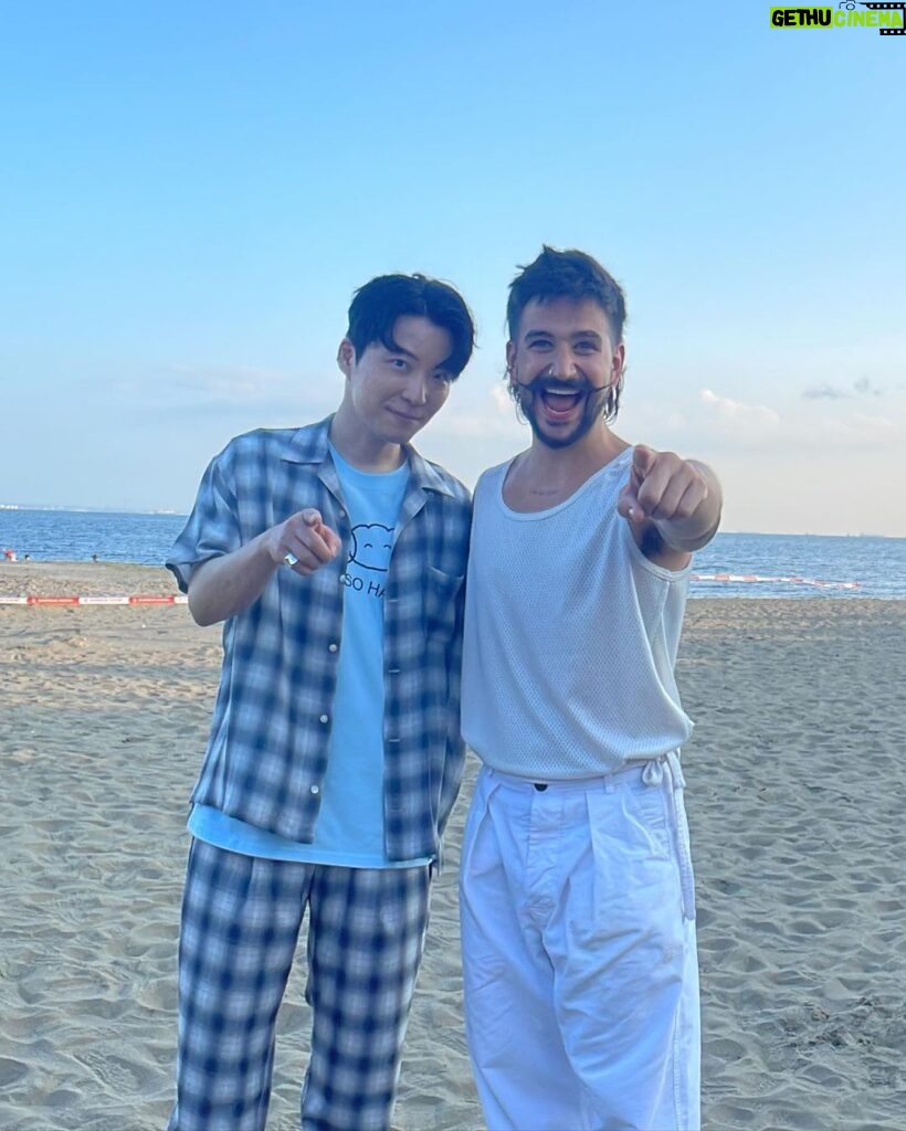 Camilo Instagram - 1. Bajarme del escenario a mojarme con agua salobre en la playa de Tokyo. 2. SALTAAAANDO TOKYOOO 3. Thanks for opening the doors between our worlds @iamgenhoshino 4. Love and respect @jacobcollier 5. 6. 7. LA TRIBUUUUUUU ⛺️🔥🇯🇵