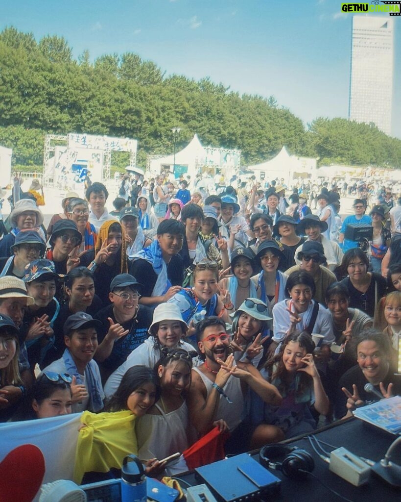 Camilo Instagram - 1. Bajarme del escenario a mojarme con agua salobre en la playa de Tokyo. 2. SALTAAAANDO TOKYOOO 3. Thanks for opening the doors between our worlds @iamgenhoshino 4. Love and respect @jacobcollier 5. 6. 7. LA TRIBUUUUUUU ⛺️🔥🇯🇵