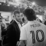 Camilo Instagram – Hoy tuve la fortuna de acompañar a un ser humano increíble y al mejor jugador de la historia @leomessi , en su llegada al @intermiamicf 

Mientras todo el mundo lo homenajeaba, él estaba con su maravillosa esposa @antonelaroccuzzo viendo a sus hijos jugar a la pelota al frente de miles de personas.

No podemos decir que no estamos felices de tenerlos cerca, verdad @evaluna? jajaja