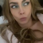 Cara Delevingne Instagram - Let me pose for you now 📸