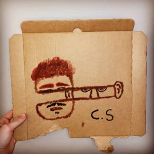 Carl Stanley Instagram - 1. Står det Carl på min egentillverkade pannkaka? 
2. Pizzakartongkonst.
3. Röd keps (läs: keps)  är verkligen inte min grej.
Trevlig lördag. Tänk på att allt löser sig bara man lägger sig i fosterställning och gråter tillräckligt länge.
Akta huet!