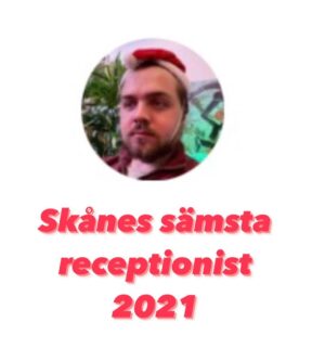 Carl Stanley Instagram - Region Skåne vet att det är tuffa tider i standupbranschen. Sätter dom inte fart snart så kommer jag tvingas skaffa ergonomisk sittdyna, läsglasögon, blus och cardigan samt byta namn till Inge-Gret. Ser ni en ledig tjänst som Pellejöns, Tramsebyxa eller något som innefattar putslustigheter så hör av er fort innan jag skaffar peruk och får ischias. Akta huet!