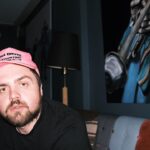Carl Stanley Instagram - Är ute och jobbar på nästa show inför väl valda delar av Sveriges befolkning. Tack alla som kommer och kollar❤️❤️❤️ Foto och Keps: @henriknyblom