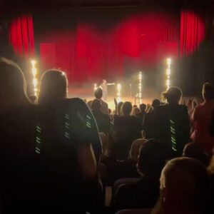 Carl Stanley Instagram - Otrolig jävla nypremiärhelg för Akta Huet! Tack alla som kom och tack Alla som säger fina saker om showen❤️

Vill man komma och kolla så finns det lite biljetter kvar (kanske att man ska snabba sig en aning). Länk i bio!