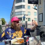 Carl Stanley Instagram - Hallåja. Sommar. Gig. Mat. Folk med strumpor. Loger. Osv. Akta huet🎠