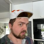 Carl Stanley Instagram - Hallåja. Sommar. Gig. Mat. Folk med strumpor. Loger. Osv. Akta huet🎠