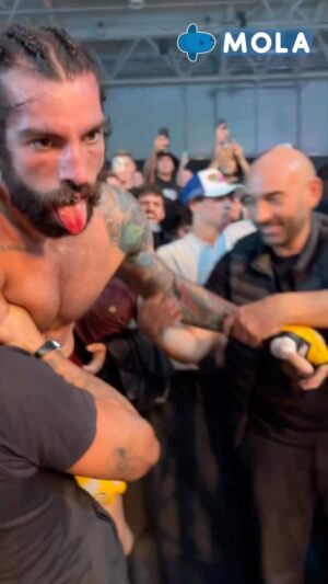 Carlo Pedersoli Jr. Instagram - “Un capitano c'é solo un capitano” 🎶
DAJE @carlopedersolijr 🔥

#PedersoliJr #CarloPedersoliJr #CageWarriors #CageWarriors144 #MMA #fight #fighting #Roma #Mola