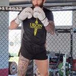 Carlo Pedersoli Jr. Instagram - Onorato di avere con me @ironimperium che mi accompagnerà fino al giorno del match. Non potevo chiedere di meglio che un brand che esalta la mitologia antica e la storia di ROMA. 10% di sconto per voi seguendo il link nelle storie 🔥🏟️⚔️ #CPJr #SkyIsTheLimit #Semento