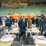 Carlos Moedas Instagram - ❗️ Era preciso atuar antes da situação piorar. Ativámos o Plano de Contingência para as Pessoas em Situação de Sem Abrigo devido às temperaturas baixas. O Pavilhão Municipal Casal Vistoso está a funcionar como centro de acolhimento garantindo refeições e bebidas quentes, roupa, banho, artigos de higiene pessoal e serviços de saúde. Este plano tem também equipas técnicas de rua, estações de metro abertas durante a noite e parceiros que distribuem alimentos e roupa.