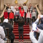 Carlos Moedas Instagram - 🎵 Dia de ouvir as janeiras nos Paços do Concelho cantadas pelo Coro ComPasso da Escola Artística de Música do Conservatório Nacional. #janeiras #lisboa #cmlisboa