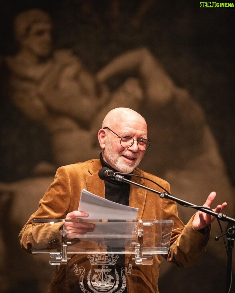 Carlos Moedas Instagram - 🏅 Atribuímos a Medalha de Mérito Cultural ao homem e mestre que revolucionou o bailado no nosso país e levou Portugal ao mundo. Obrigado, Vasco Wellenkamp. #medalha #cultura #lisboa #cmlisboa