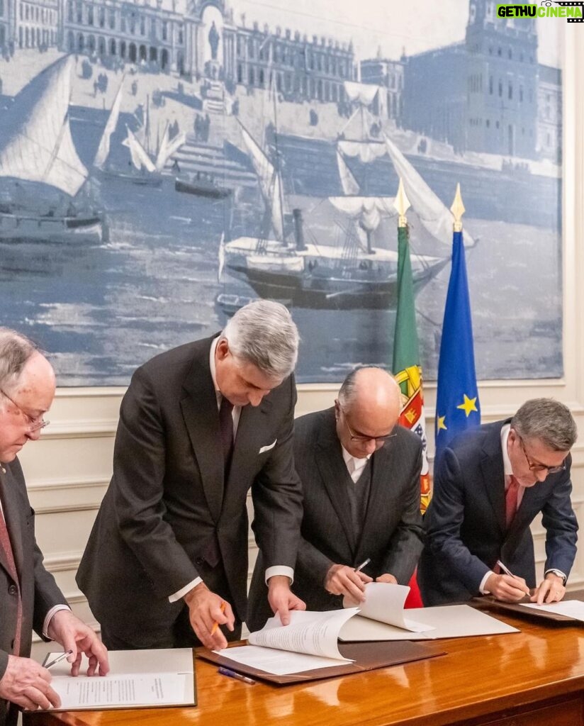 Carlos Moedas Instagram - ❗️Ninguém é dono dos portugueses. O Centro Interpretativo do 25 de abril de 1974 vai nascer no Terreiro do Paço. Por respeito à História, pelo significado de abril e pelo futuro. Este ano celebramos 50 anos de 25 de abril, é importante relembrar que só os portugueses são donos do seu destino. #25deabril #abril #25deabril1974 #50anos #liberdade