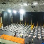 Carlos Moedas Instagram - ❗️ Era preciso atuar antes da situação piorar. Ativámos o Plano de Contingência para as Pessoas em Situação de Sem Abrigo devido às temperaturas baixas. O Pavilhão Municipal Casal Vistoso está a funcionar como centro de acolhimento garantindo refeições e bebidas quentes, roupa, banho, artigos de higiene pessoal e serviços de saúde. Este plano tem também equipas técnicas de rua, estações de metro abertas durante a noite e parceiros que distribuem alimentos e roupa.