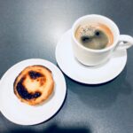 Carlos Nóbrega Instagram - Tuga’s mood! 😋 ⠀ ⠀ ⠀ ⠀ ⠀ #cafe #coffee #coffeehouse #coffeetime #pasteldenata #tuga #desayuno #pequenoalmoço #cnlive